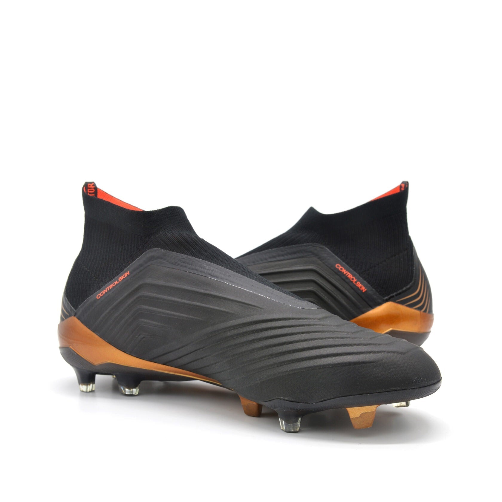 Predator 18+ FG/AG Caçador do Céu - Preto/Branco