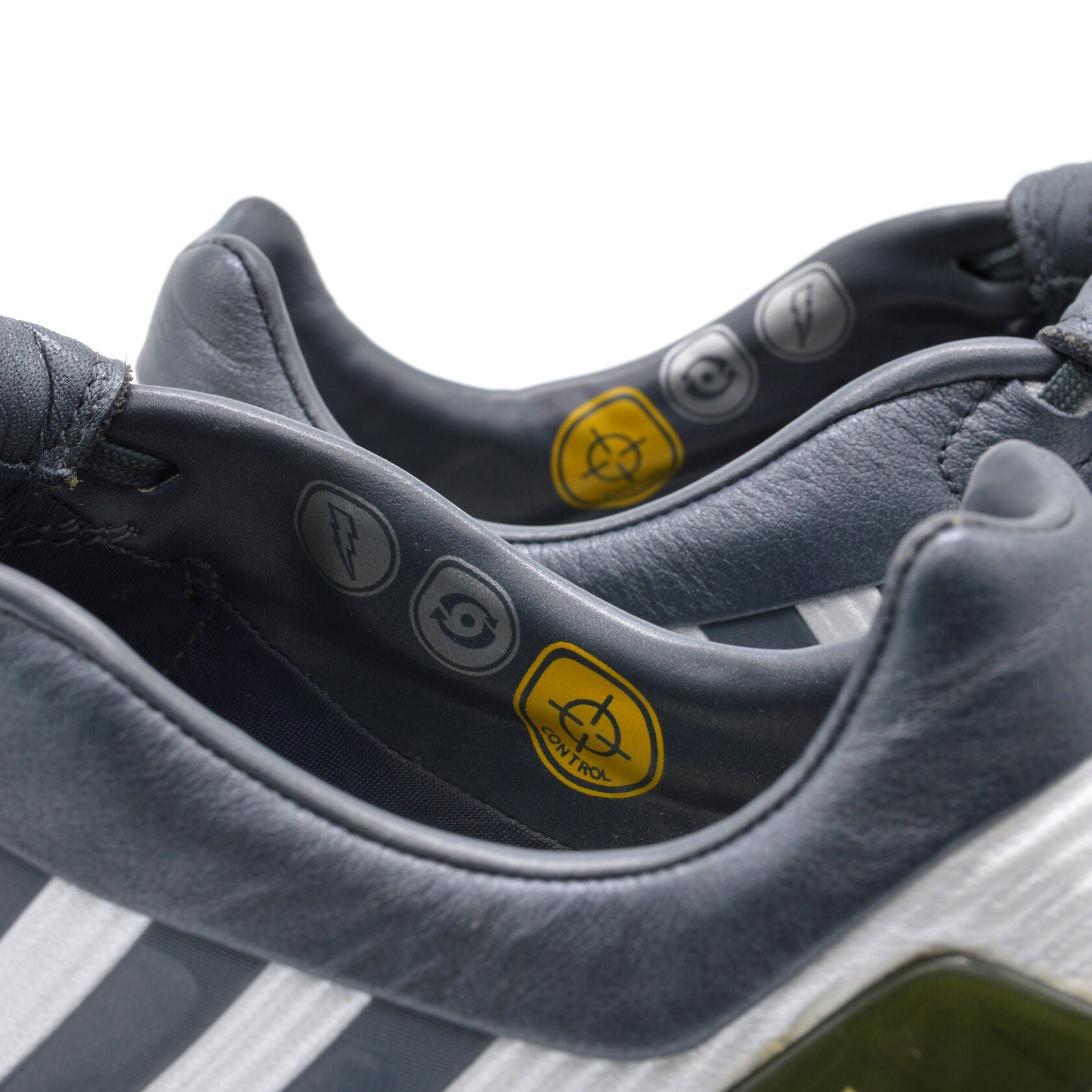 Predator Powerswerve Control TRX FG Cinzento/Branco